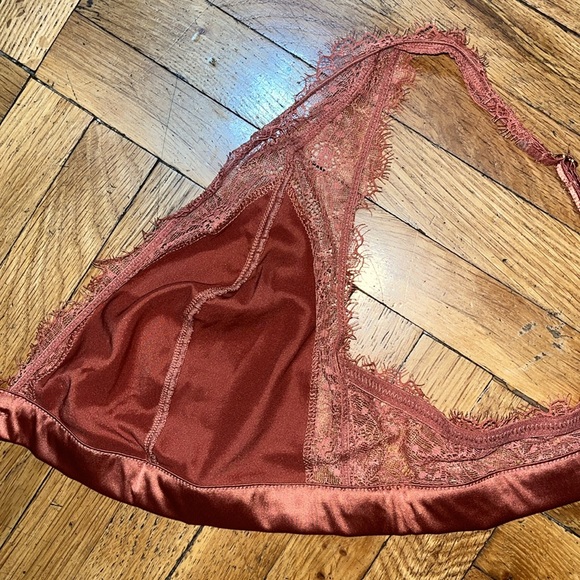 NWOT VS Lace Bralette - Picture 8 of 9